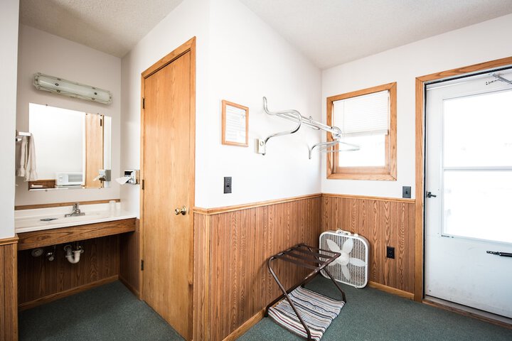Room 33 of 510