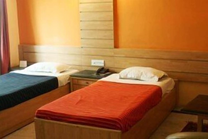 KINGS CROWN HOTEL