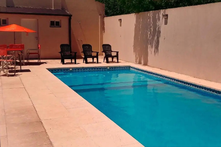 Pool 13 of 18