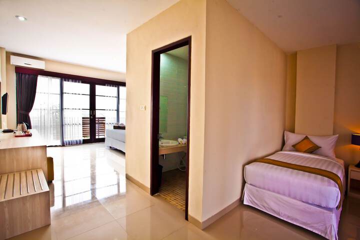 Room 16 of 38