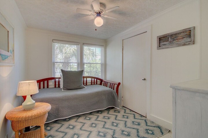 Room 6 of 36