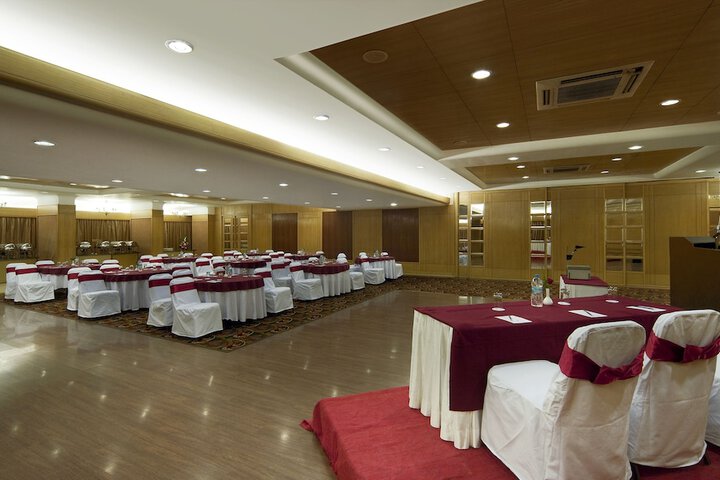Ballroom/Hall 30 of 37