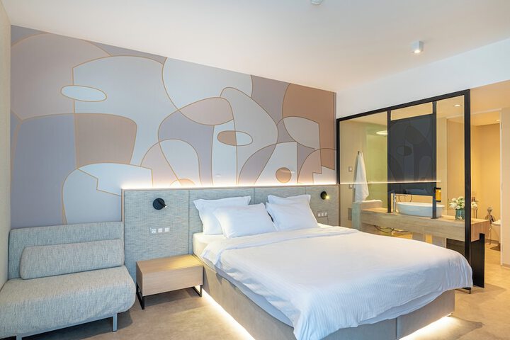 Room 9 of 32