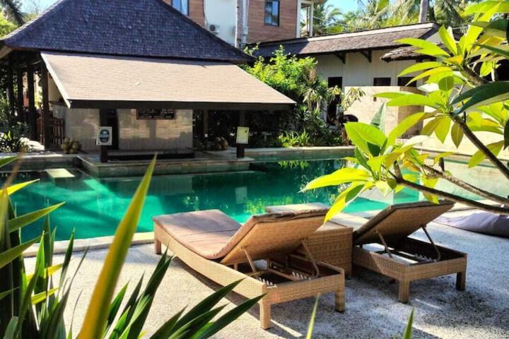 Pools & Facilities