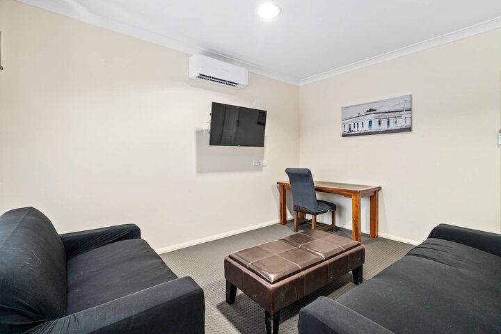 Room 33 of 60