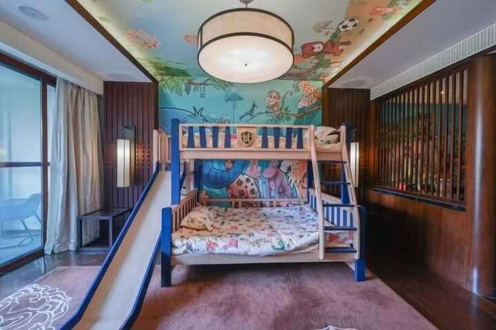 Room 18 of 162