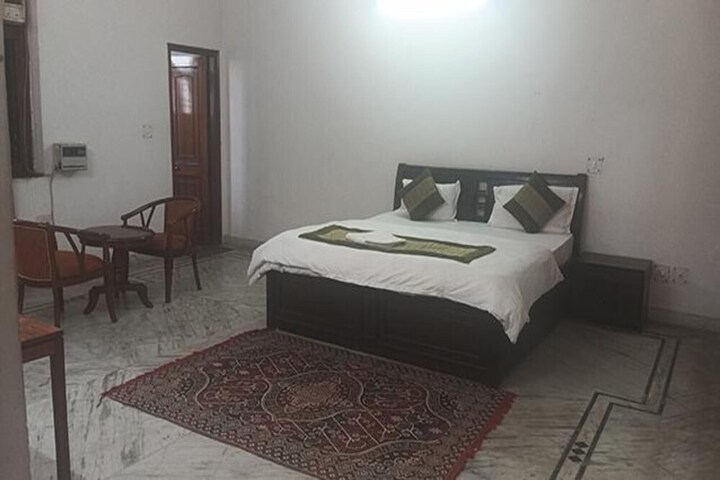 Room 11 of 26