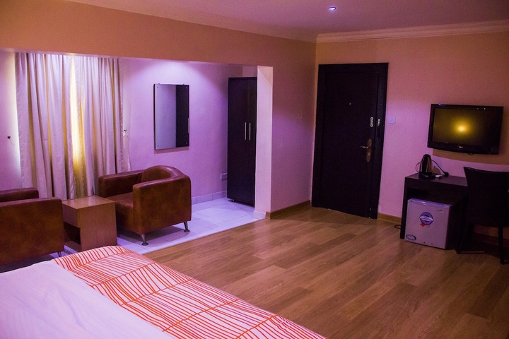 Room 5 of 38