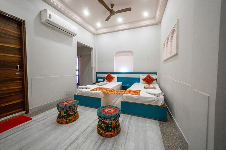 Room 9 of 26