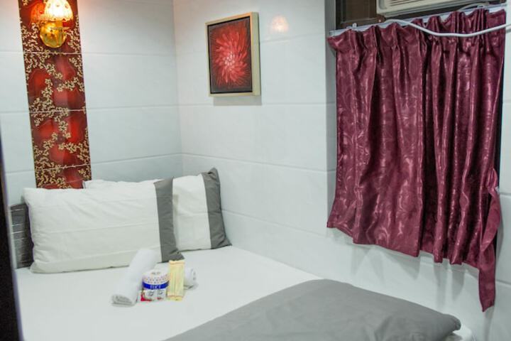 Room 65 of 100