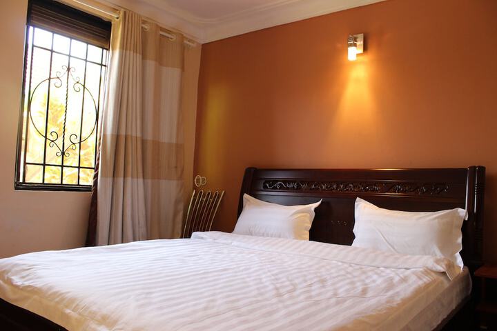 Room 8 of 34