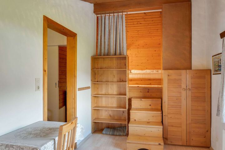 Room 4 of 36