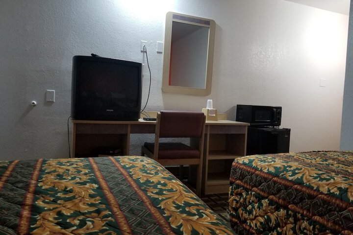 2 Double Beds (6 of 10)