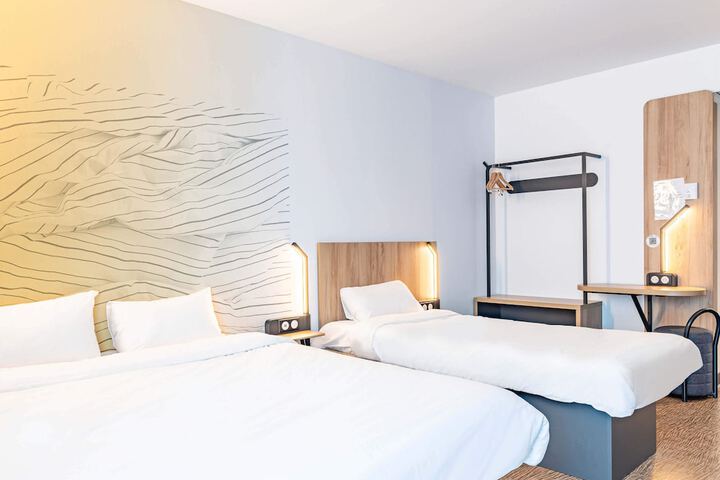 Room 44 of 67