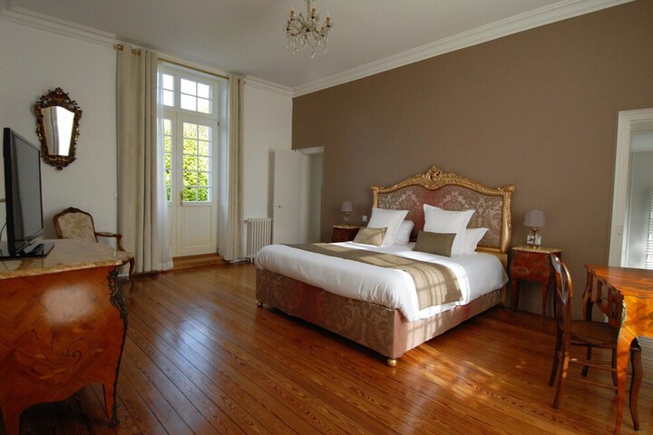 Room 6 of 75