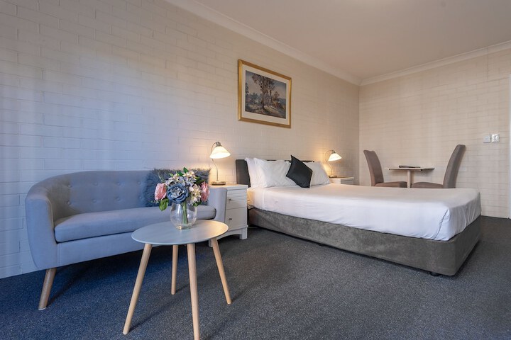 Room 10 of 34