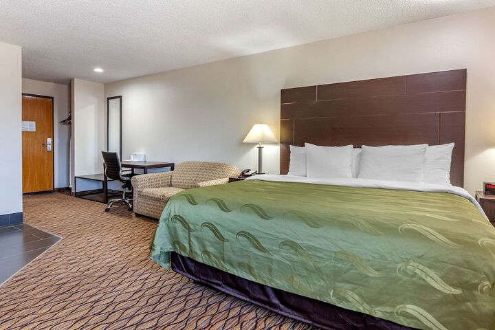 1 King Bed (8 of 17)
