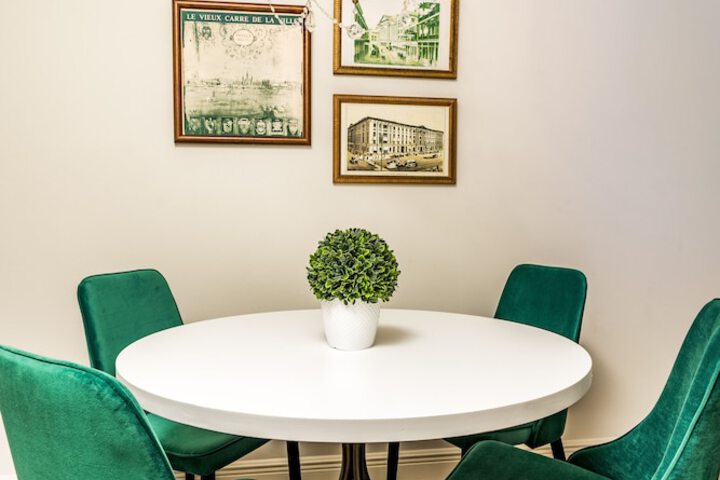 Room 52 of 182