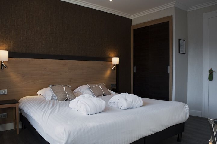 Room 3 of 30
