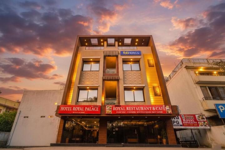 FabHotel Royal Palace