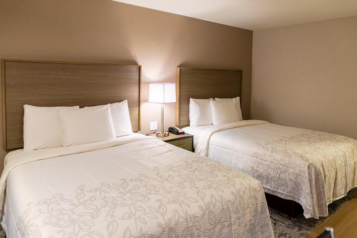 Deluxe 2 Queen Beds (14 of 19)