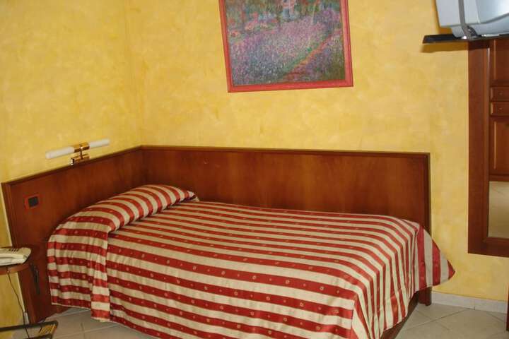 Room 15 of 52