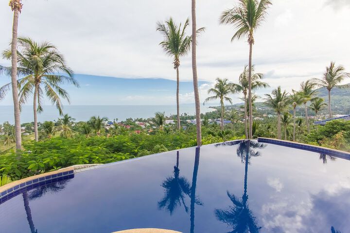 Hotel Pool