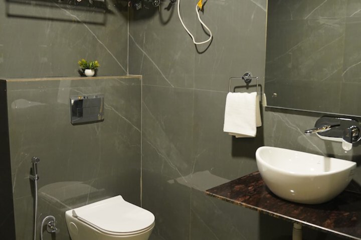 Room 9 of 18