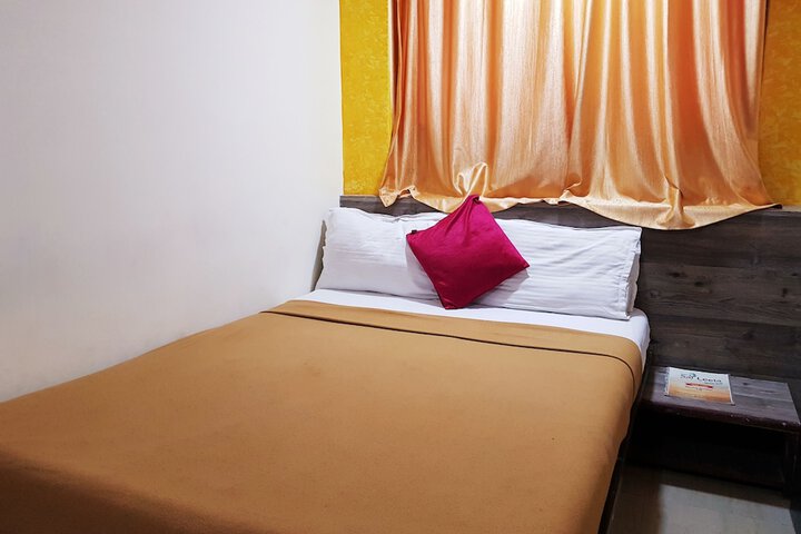 Room 4 of 16