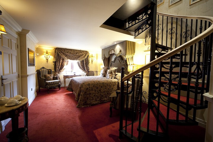 Room 33 of 157