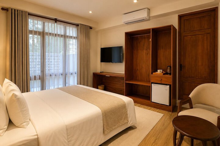 Room 8 of 16