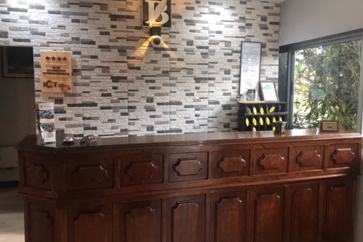 Concierge desk