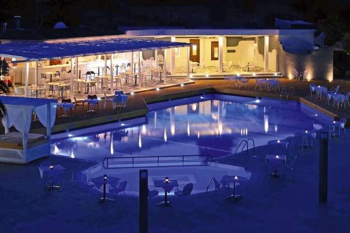 Hotel Pool