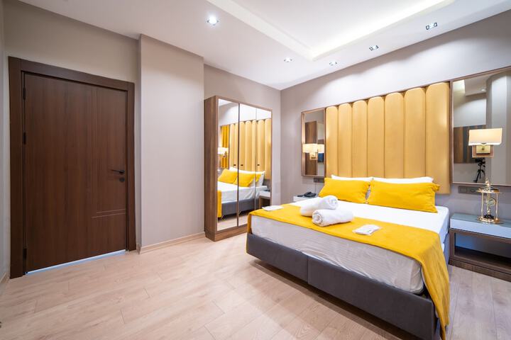 Room 44 of 100