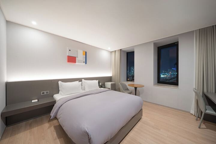 Room 44 of 94