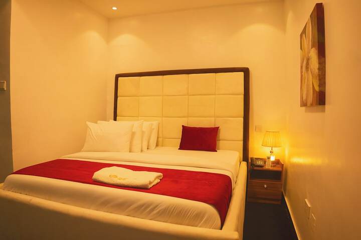 Room 4 of 27