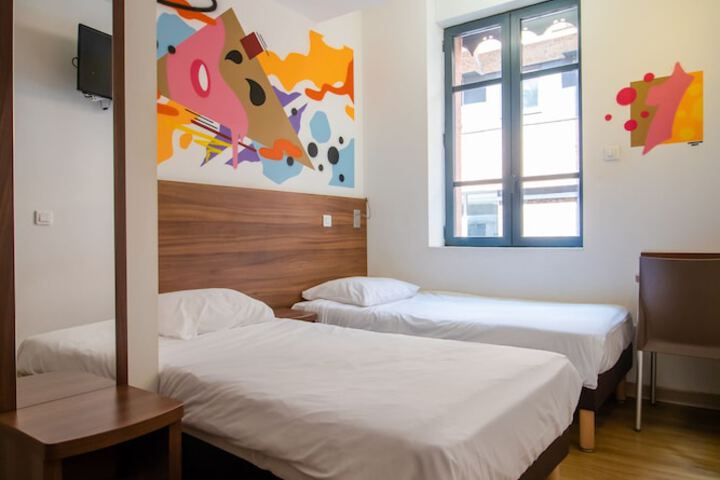 Room 34 of 62
