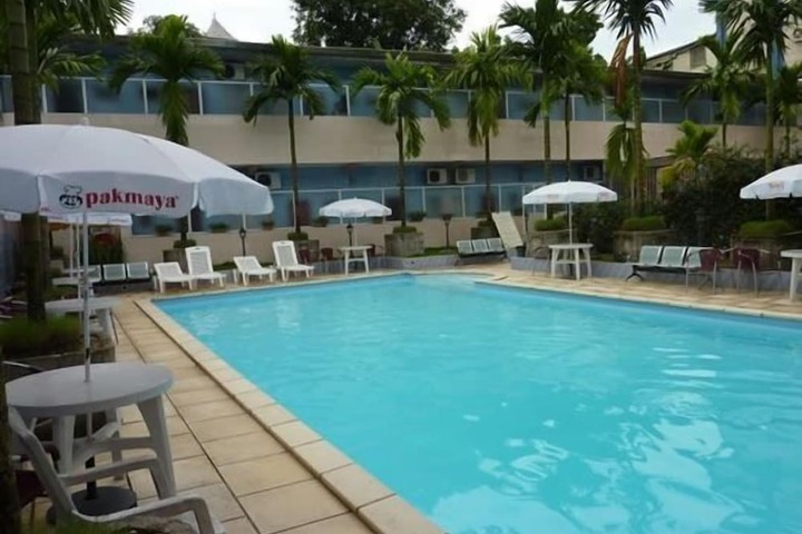 Hotel Pool