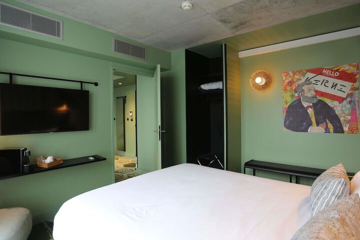Room 42 of 126