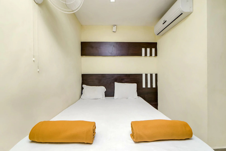 Room 5 of 10