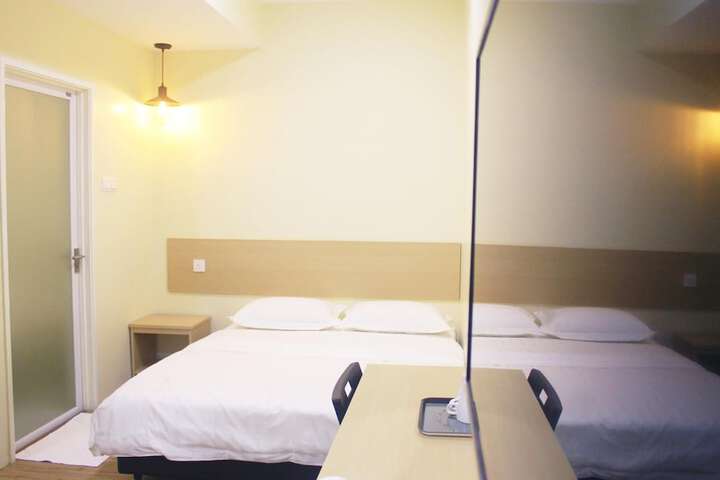 Room 10 of 24