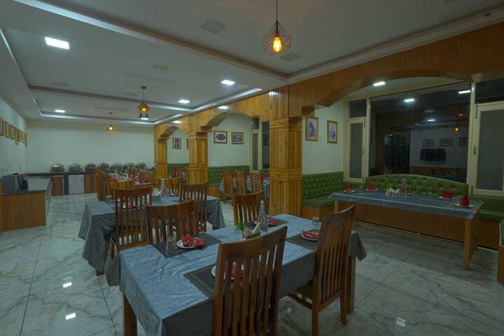 Dining 45 of 56