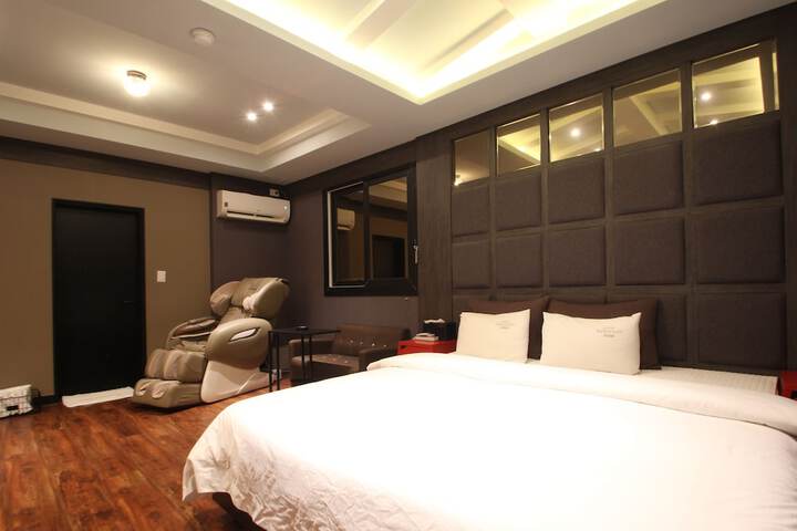 Room 26 of 84