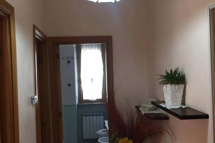 Room 6 of 10