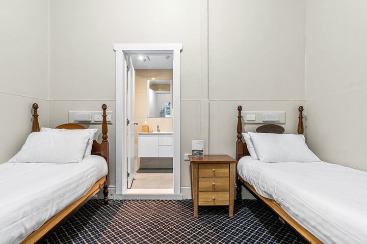 Room 8 of 30
