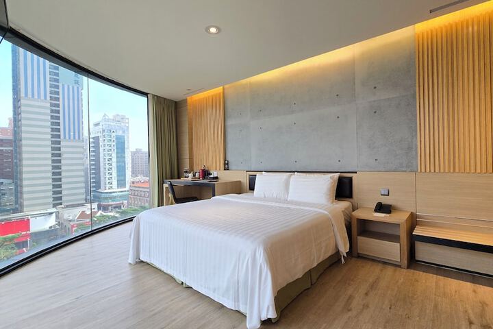Room 8 of 56