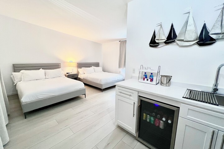 Room 6 of 28