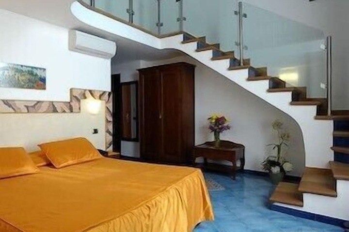 Room 3 of 16