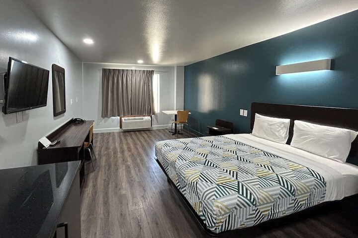 Room 11 of 26