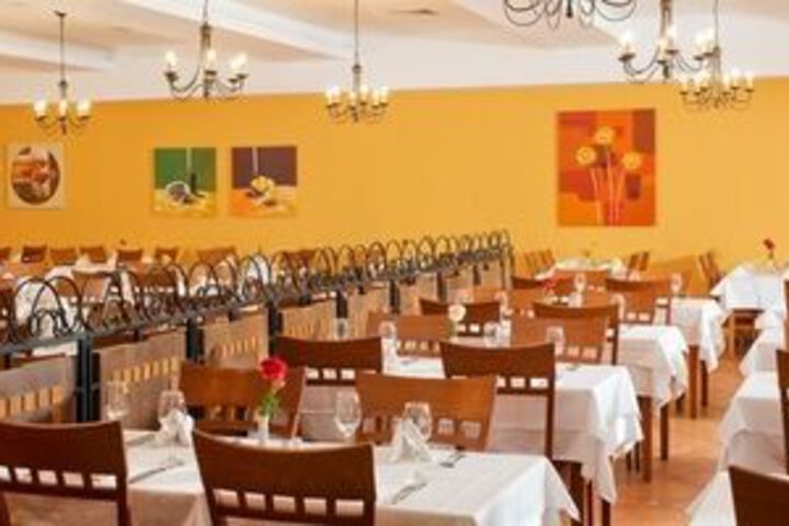 Dining 102 of 106